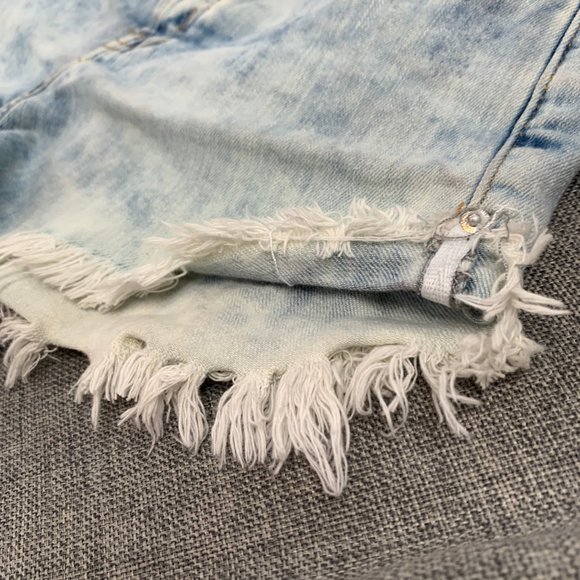 Forever 21 Light Fringed Denim Shorts Acid Wash Button Down 25 Waist Mid Rise - Picture 8 of 13